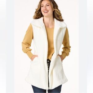 Cato Ivory Faux Fur Vest NWT Size 22 24W